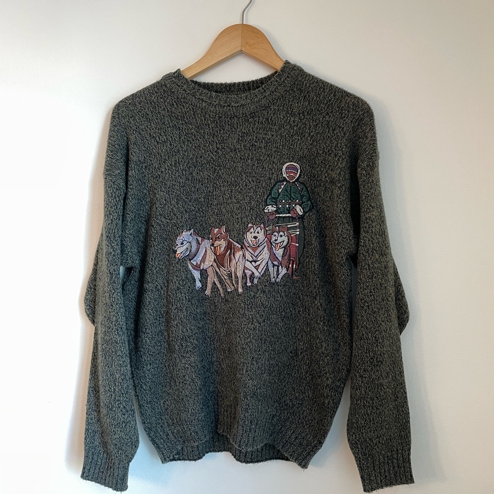 Vintage 90s sweater with dog sled design